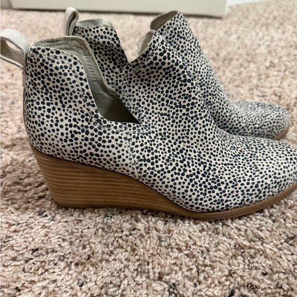 Toms Black and White Patterned Ankle Boots - Picture 7 of 7